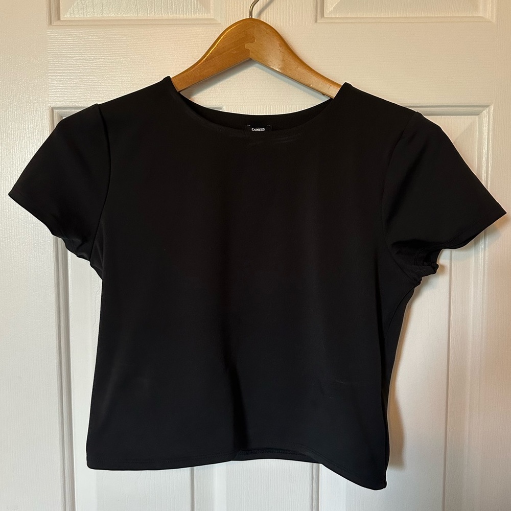 Express Body Contour Crop Tee - L